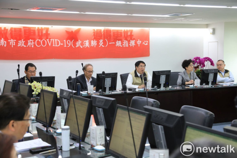 台南市政府召開COVID-19（武漢肺炎）一級指揮中心會議，由台南市長黃偉哲主持檢視台南市防疫整備情形。   圖：台南市政府提供
