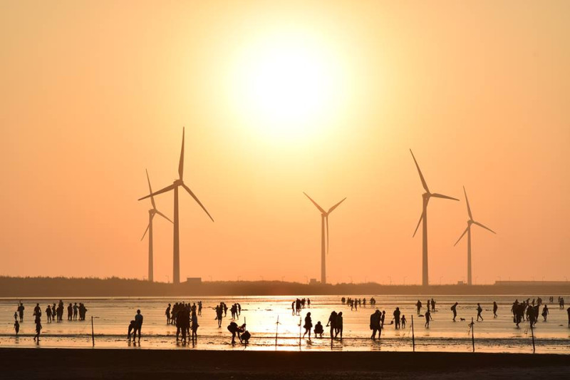 僑外投資金額年增1倍，主因為荷蘭商、丹麥能源商投資台灣離岸風電。   圖：翻攝自經濟部風力發電單一服務窗口臉書（資料照片）