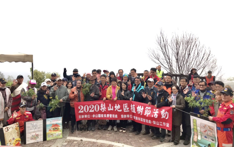 梨山植樹節活動大合影。   圖 : 參山處/提供