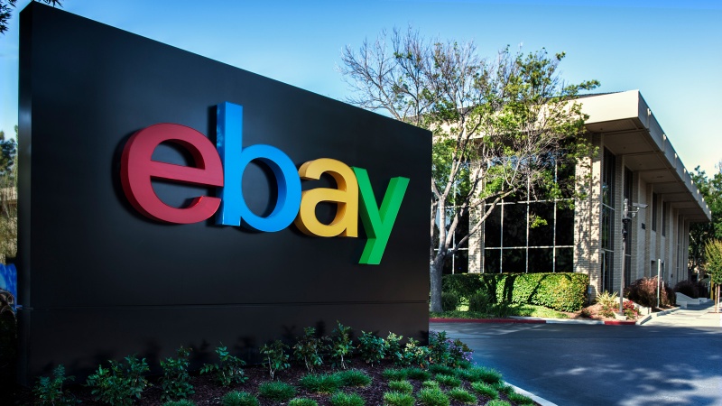 自1月肺炎疫情爆發後，為避免不肖人士趁機賺災難財，知名購物平台eBay開始禁止賣家販賣防疫產品，並刪除相關賣場。   圖：取自取自eBay官網