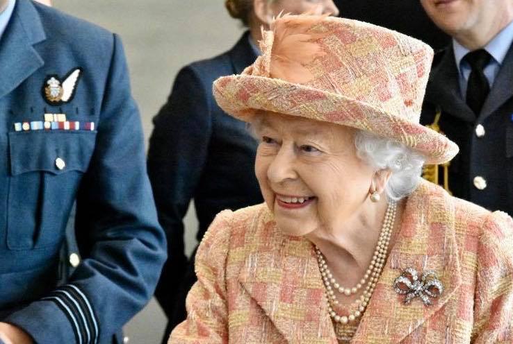 由於武漢肺炎疫情持續肆虐，高齡93歲的英國女王伊麗莎白二世已經自白金漢宮（Buckingham Palace）撤離，改住溫莎城堡。   圖：取自英國皇室臉書
