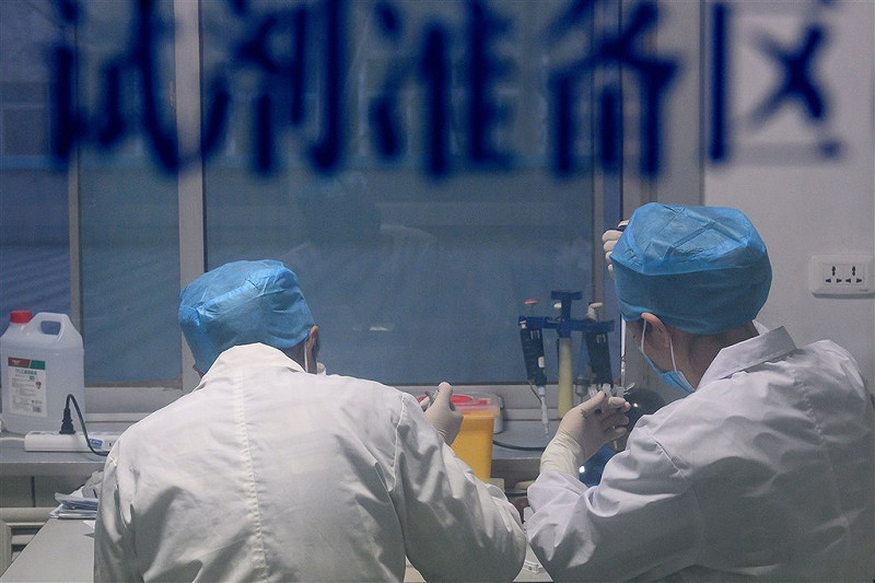 中國一家業者聲稱已出口萬份武漢肺炎病毒抗體檢驗試劑盒到台灣，台灣食藥署表示，確實接獲國內業者申請進口該試劑盒，但僅有2000份，用於檢驗受試者是否曾感染過。   圖 : 翻攝自中新社