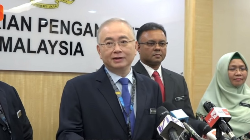 馬來西亞交通部長魏家祥澄清，1000萬片口罩是馬來西亞政府向中國購買，並非由中國捐贈。   圖：翻攝YouTube