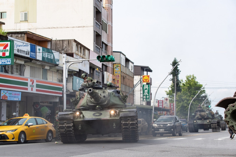 M60A3戰車行駛於員山街道。   圖：軍聞社／提供