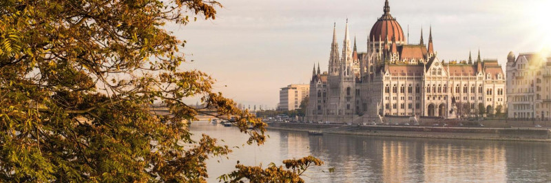 匈牙利布達佩斯有東歐小巴黎之稱，本身就是世界文化遺產。   圖：翻攝自布達佩斯旅遊官網