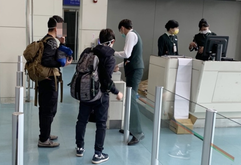 ２名日籍旅客上午搭機返回日本。   圖：民眾提供