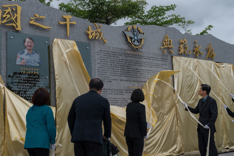 總統蔡英文29日上午出席「0102殉職將士紀念專區」成立典禮。   圖：總統府提供