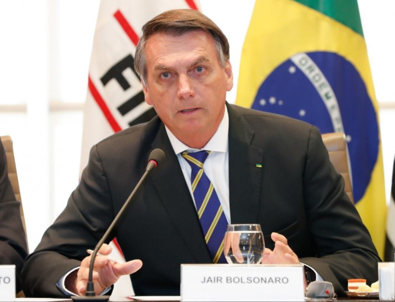巴西總統波索納洛（Jair Bolsonaro）不相信疫情嚴重性，一直持續呼籲民眾回歸正常生活，一切照舊。   圖：取自巴西總統臉書