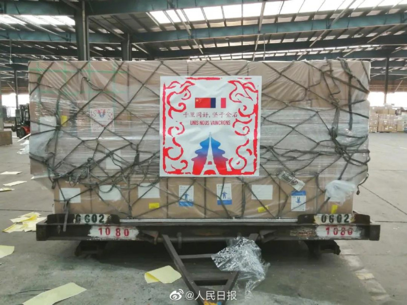 中國日前捐贈物資給法國。   圖：翻攝自人民日報微信