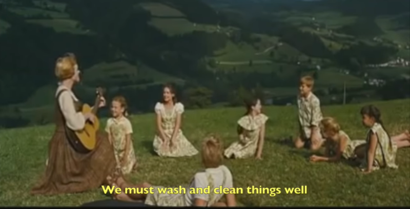 國外有網友改編電影《真善美》歌曲《Do Re Mi》，歌詞內容改成勤洗手、保持適當社交距離等防疫注意事項。   圖：擷取自 Shirley Șerban Youtube影片