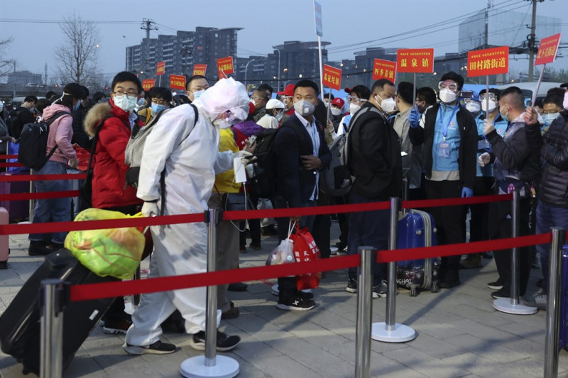 湖北省解封後，滯留當地的北京市民專列「點對點」分批回到北京並進行14天居家隔離。   圖：中新社(資料照片)