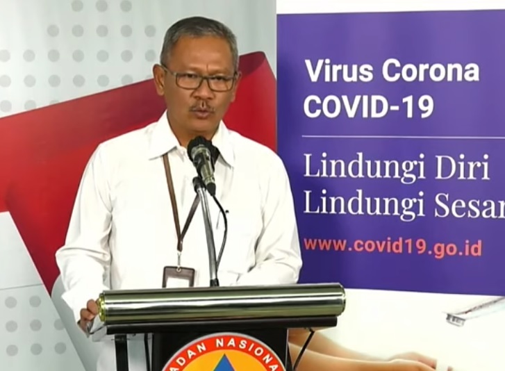 印尼衛生部疾病管制及預防局局長艾瑪德（Achmad Yurianto）。   圖:翻攝自BNPB Indonesia/Youtube
