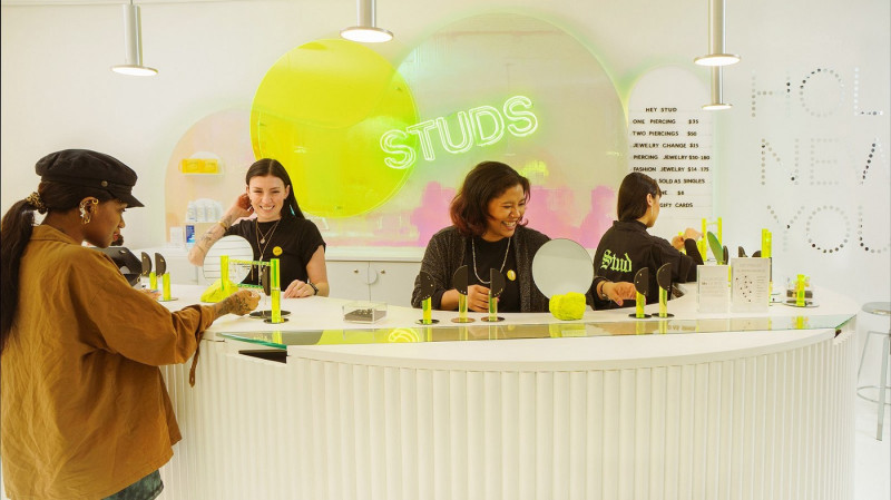 Studs 目前唯一一家實體店設於紐約，他們預計明年在更多地點開設實體店。   圖：翻攝自Vogue