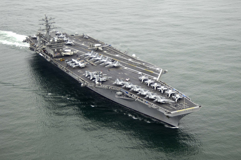 美國媒體Politico今天報導，航空母艦尼米茲號（USS Nimitz）一名船員上週確診感染2019冠狀病毒疾病（COVID-19，武漢肺炎），成為美國第4艘染疫的航空母艦。   圖 : 翻攝自維基百科