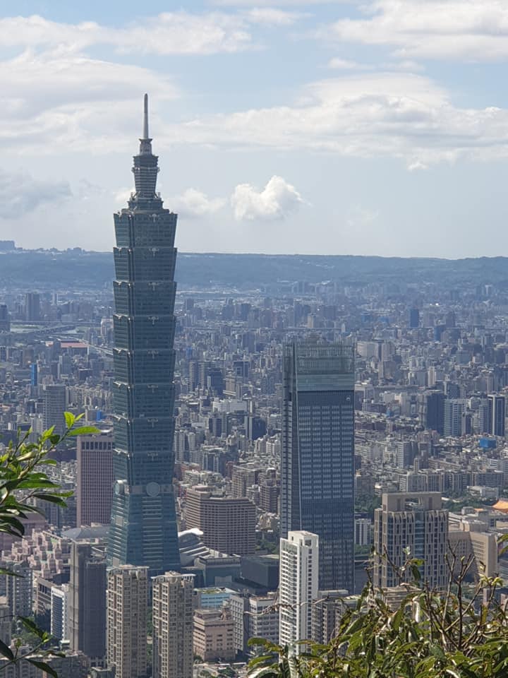 台北市2019年平均購屋總價約2225萬元，跌幅1.9%；桃園為859萬元，下跌1.2%；台中1034萬元，跌幅2.5%。   圖 : 謝步智/攝
