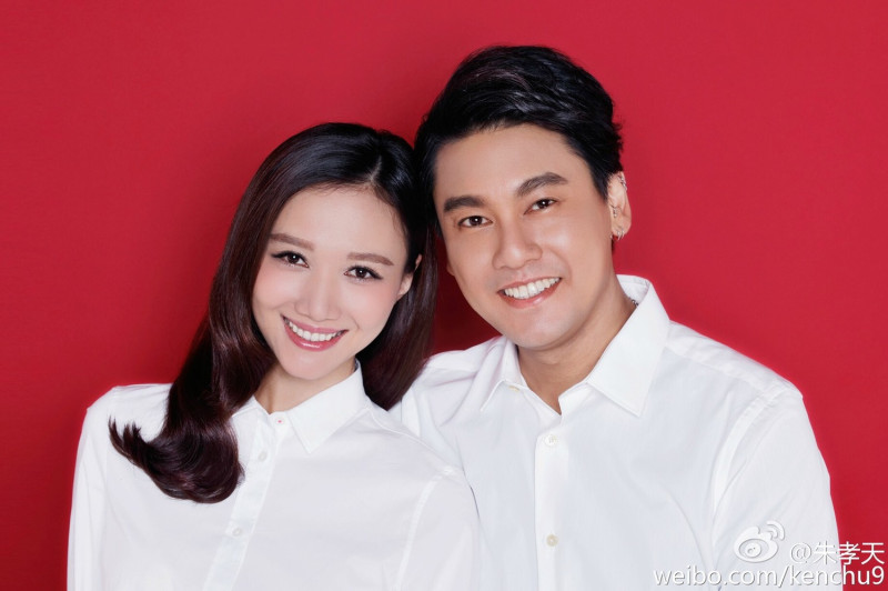 朱孝天（右）與中國妻子韓雯雯（左）在2016年結婚。   圖：翻攝朱孝天微博