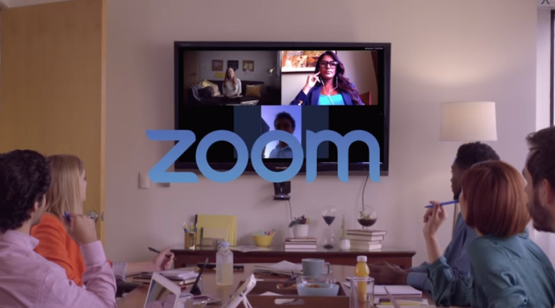 Zoom是美國上市公司，卻將網路會議資料傳到北京，各大公司與美國政府機構都已紛紛宣佈禁用。   圖：翻攝ZOOM網站