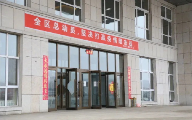 中國黑龍江省疫情暴衝，綏芬河方艙醫院預計明日啟用。   圖：翻攝自新華社