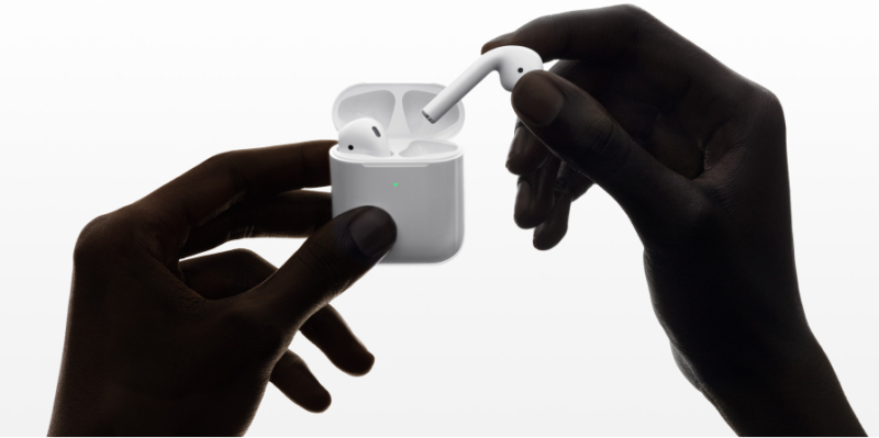 蘋果 AirPods 耳機製造商歌爾正將生產重心轉移至越南。   圖：擷取自蘋果官網（資料照）