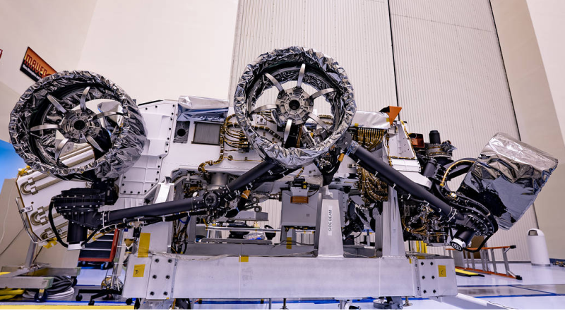 NASA正在為探測車Persverance做最後裝配，務求要能趕上7月17日至8月５日間的發射，並進行「在火星飛行」的測試。   圖：擷取自NASA官網