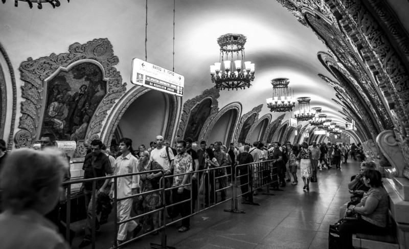 俄羅斯因為疫情衝擊，地鐵過去擁擠的狀況已不復存在。   圖：擷取自twitter