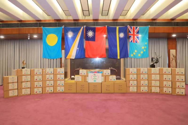 外交部今（15）日舉辦「同舟共濟，援贈太平洋4友邦口罩捐贈儀式」。   圖：外交部提供
