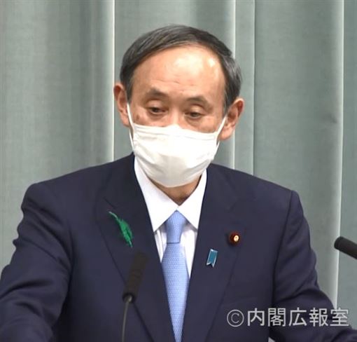 日本官房長官菅義偉今（17）天在例行記者會上公開感謝台灣捐贈200萬枚口罩。   圖：擷自日本內閣官房廣報室官網