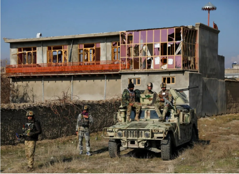美國駐阿富汗巴格拉姆空軍基地（Bagram airbase）週四晚間遭到襲擊，造成基地內6死3傷，死者都是阿富汗籍。   圖：翻攝自環球時報