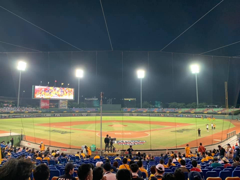 台灣因為防疫成功，台中華職棒成了全球唯一開打的職業棒球賽事，竟意外吸引了美日等世界各地的球迷線上觀看。   圖：翻攝自馮勝賢臉書