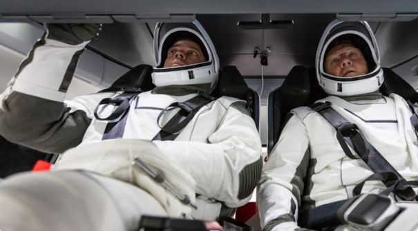 NASA將送太空人IS，進行重要研究與技術實驗。兩名太空人分別是今年 49 歲 Bob Behnken 以及 53 歲的 Doug Hurley。   圖：擷取自Bob Behnken推特