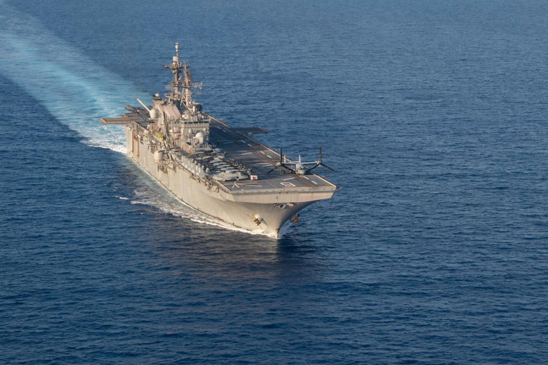 美國海軍美利堅號兩棲突擊艦在南海宣示自由航行。   圖：翻攝自美利堅號臉書