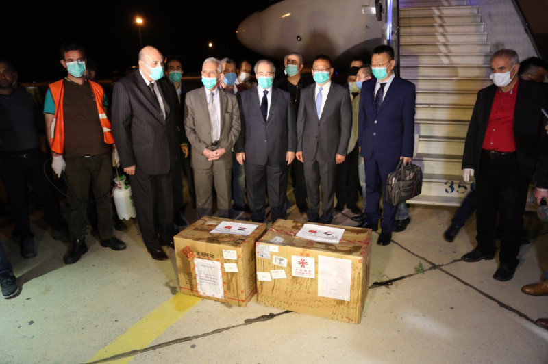 中國捐贈敘利亞防疫「兩箱」2000人份的檢測試劑。   圖:Feng Biao推特