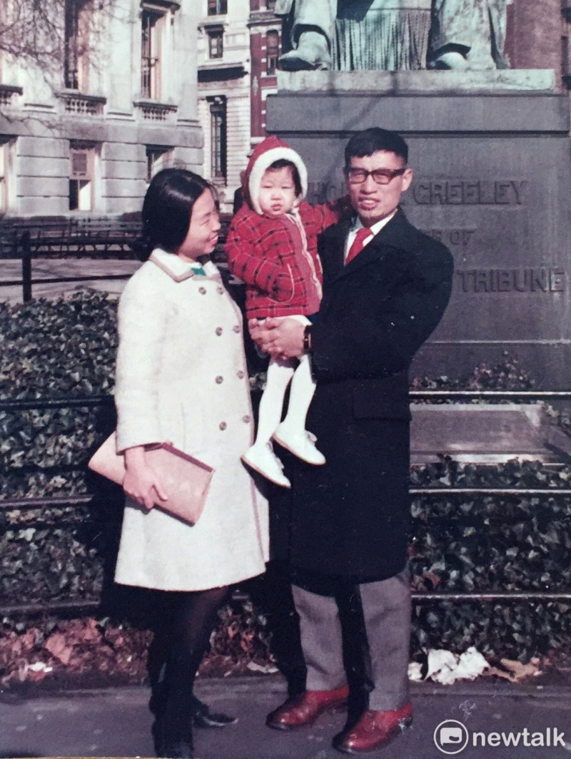 黃晴美、鄭自才與女兒鄭日青，1967攝於Columbia University。   圖：張文隆/提供