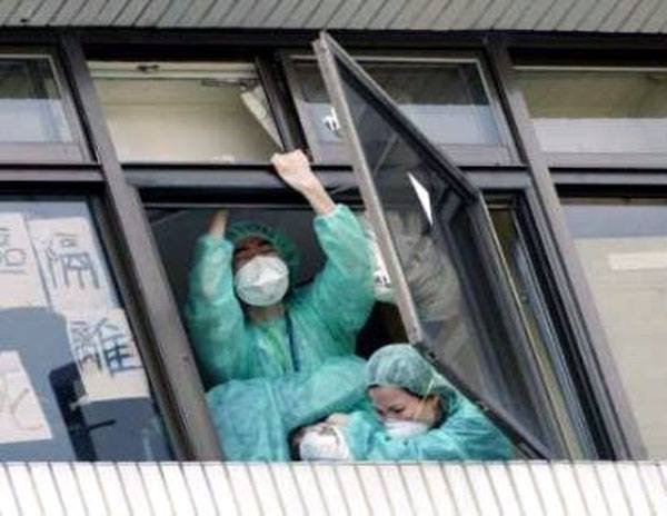 17年前的4月24日，台北市立和平醫院因為SARS疫情，被台北市長馬英九無預警下令封院，導致7員工、24民眾死亡的慘劇。   圖：翻攝自北市聯醫工會臉書
