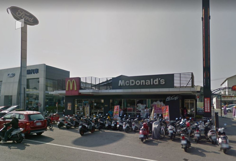 麥當勞今日宣布11/240點起調漲29品項（台南新營的麥當勞）。   圖：翻攝自Google map
