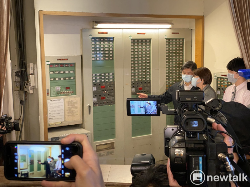 台北市副市長黃珊珊、北市消防局長吳俊鴻今率隊前往錢櫃SOGO台北店稽查。 圖:周煊惠 /攝