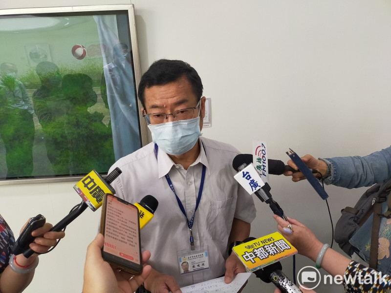 台中市消防局副局長戴峻焜表示，各單位成立粉專行之有年。   唐復年/攝