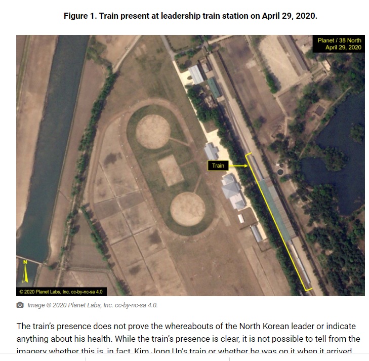 研究機構「北緯38度」公布29日拍到的衛星照片顯示，金正恩專屬列車仍停靠元山（黃框處），但火車頭位置與稍早不同。   圖：翻攝自「北緯38度」