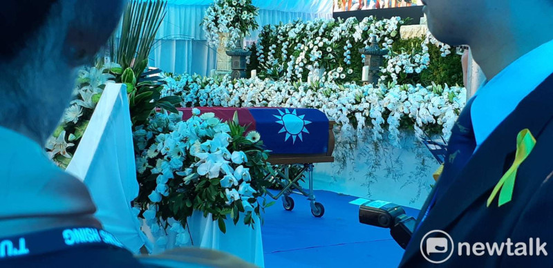 李承翰執勤時殉職，靈柩上覆蓋國旗。   圖：蔡坤龍/攝（資料照）
