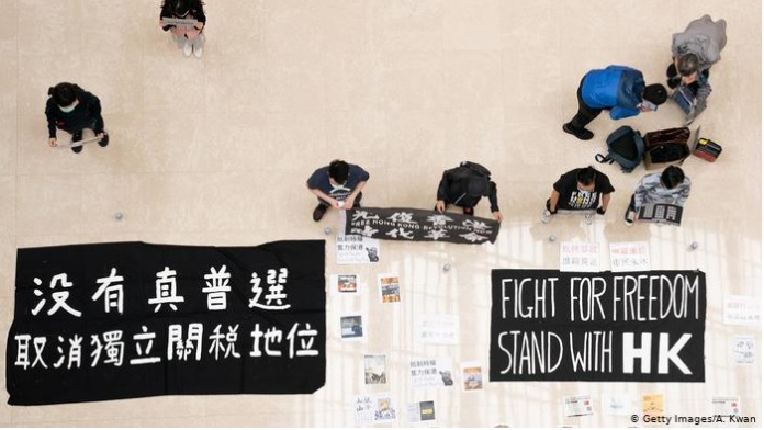 加拿大《環球郵報》報導，近50名香港人向加拿大尋求庇護，其中包括曾參與反送中示威者擔憂回到香港將面臨不公正的審判。   圖：翻攝德國之聲臉書