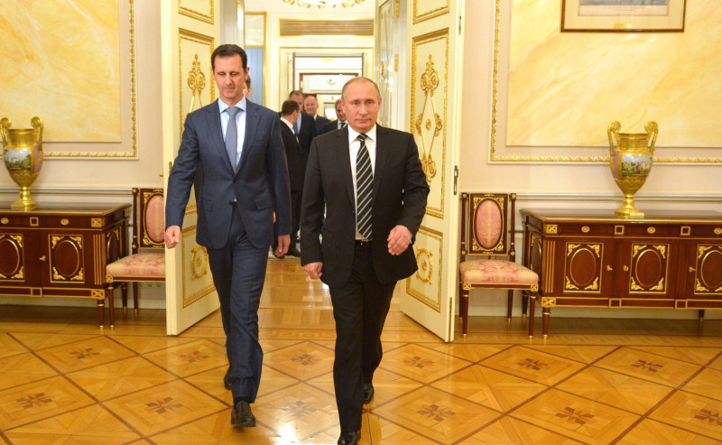 敍利亞總統阿薩德（左）傳出違逆俄羅斯總統普亭「旨意」，有可能失去支持，地位不保。   圖：翻攝自普亭官網
