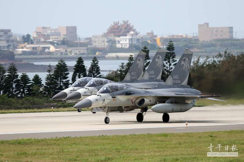 我國IDF戰機編組進駐澎湖馬公機場的空軍「天駒部隊」已在4月前完成進駐。   圖：翻攝自青年日報