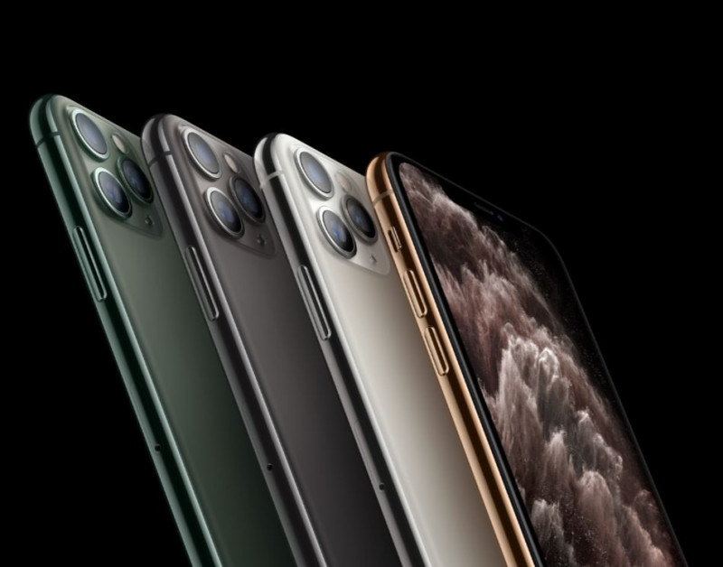 外媒及3C部落客近日釋出不少關於蘋果秋季新機的消息，包括新機名稱、外觀尺寸、規格及售價等。圖為蘋果iphone示意圖。   圖：取自蘋果官網