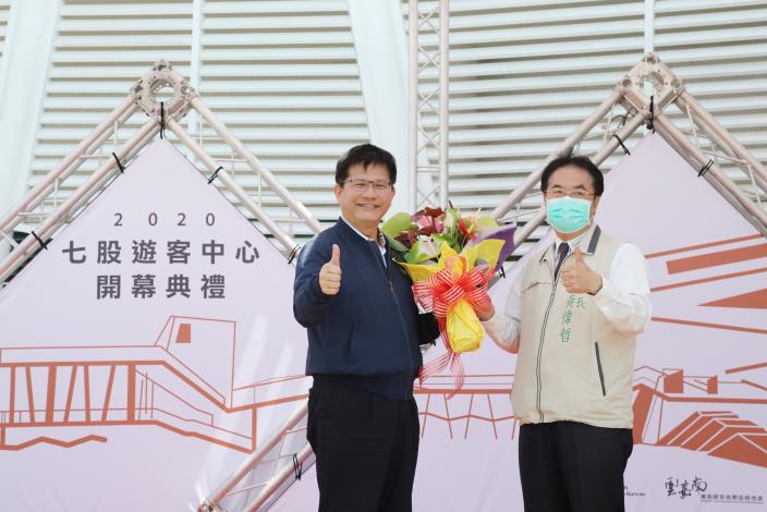 交通部長林佳龍和台南市長黃偉哲同框，一起出席七股遊客中心啟用典禮。   圖：台南市政府／提供