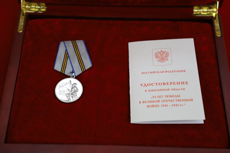 俄羅斯授予朝鮮的「1941年至1945年偉大衞國戰爭勝利75週年」紀念獎章。   圖：翻攝自俄羅斯駐朝鮮大使館臉書