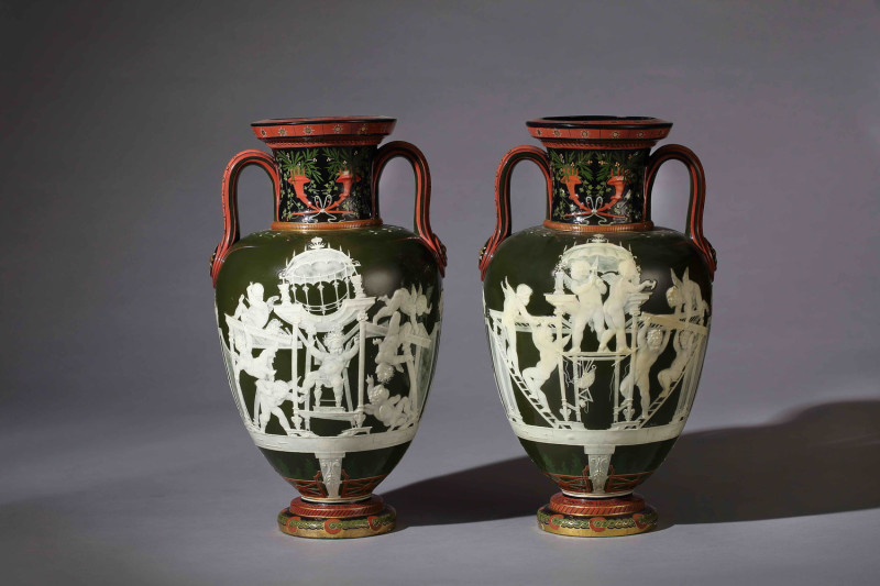 英格蘭明頓瓷窯的《泥漿畫對瓶》。    圖：鶯歌陶瓷博物館提供