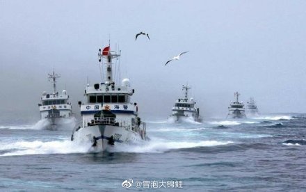 中國海洋地質八號船4月13日起，起行至萬安灘進行科考任務，中國派海警船隊護航。   圖：翻攝自微博