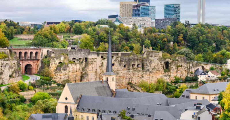 盧森堡老城區本身就是大型軍事要塞，有別於歐洲常見的古老城市，這裡還能窺見盧森堡的軍事歷史。   圖：翻攝自visitluxembourg