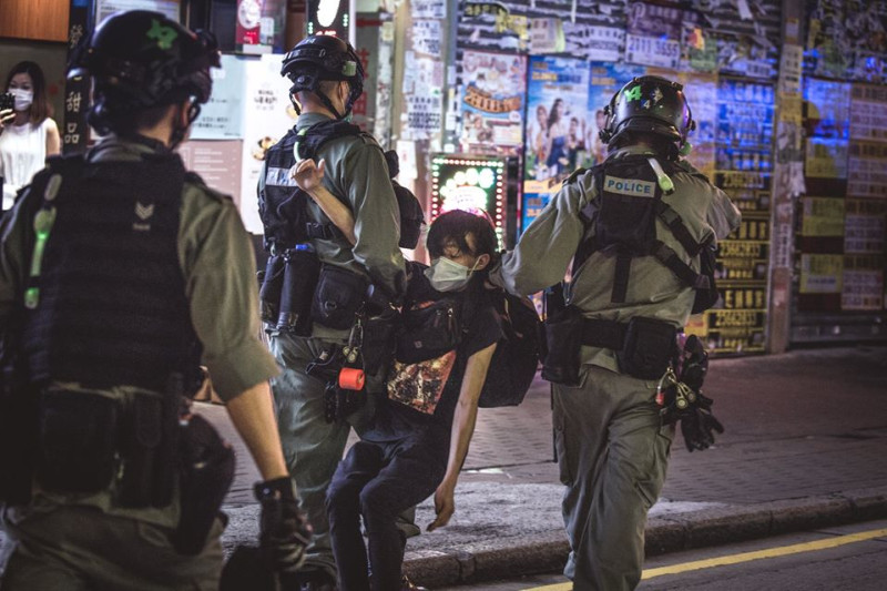 香港5月10日母親節發生警察再度對民眾無差別施暴，連小孩、少年都不放過，再度引起國際關注。   圖：翻攝自香港UPS社媒臉書/KH