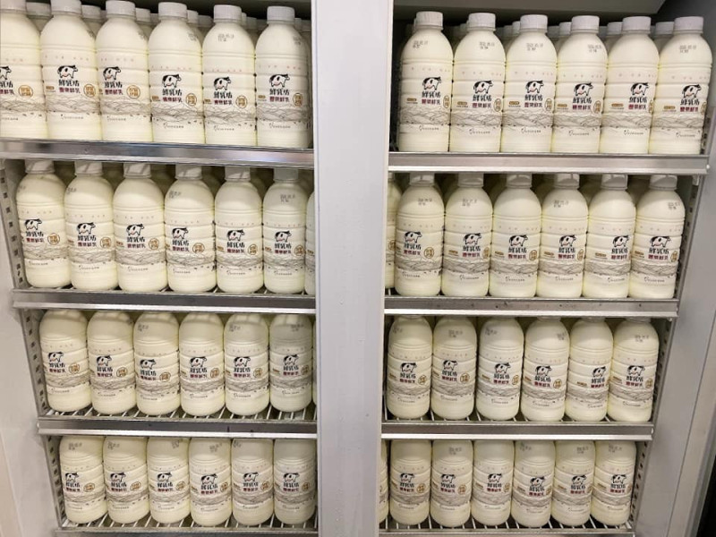 再睡五分鐘用的是「鮮乳坊」品牌鮮奶。   圖：翻攝再睡五分鐘臉書粉絲專頁